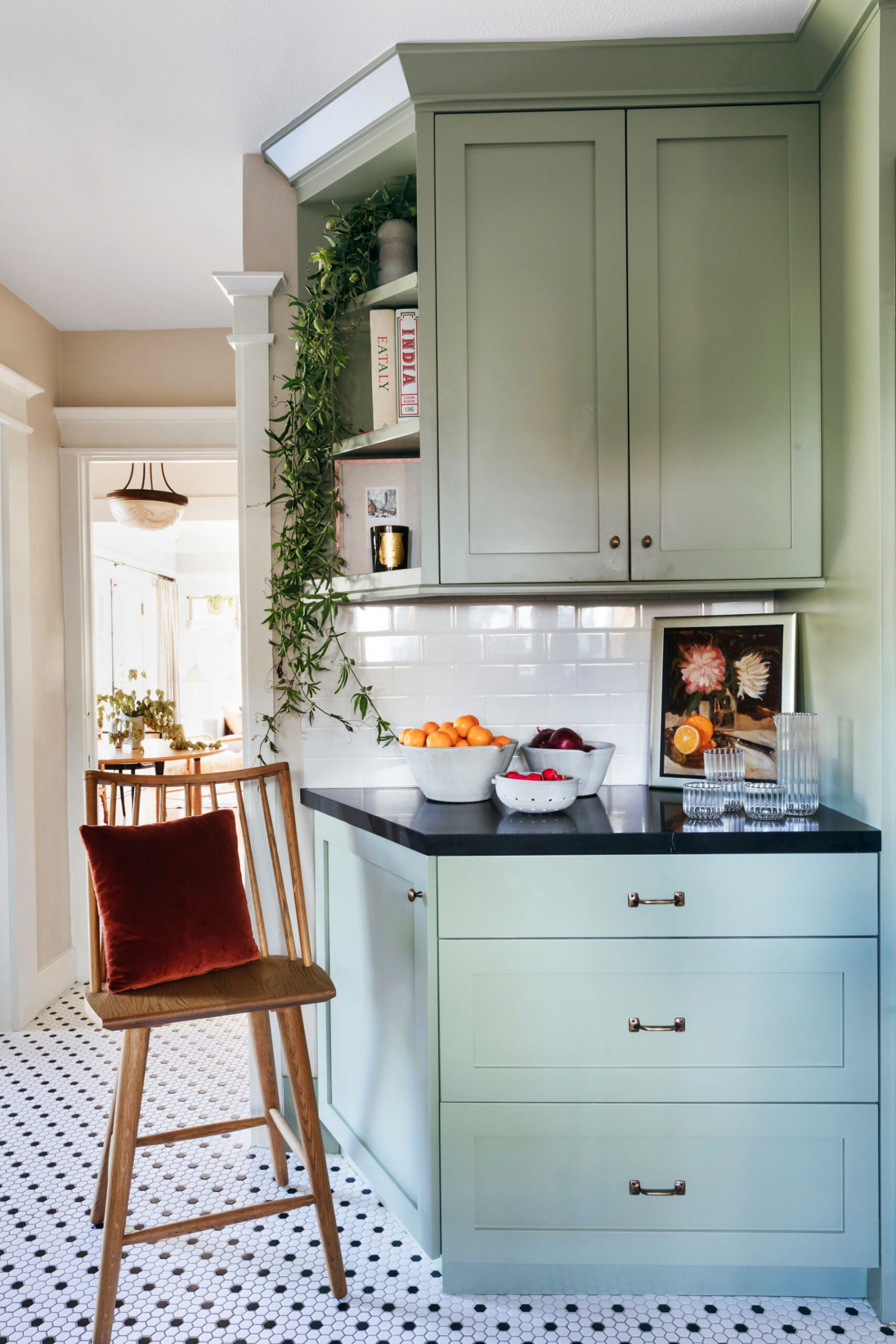 Best Small Kitchen Design Ideas - Small Kitchen Layout Photos