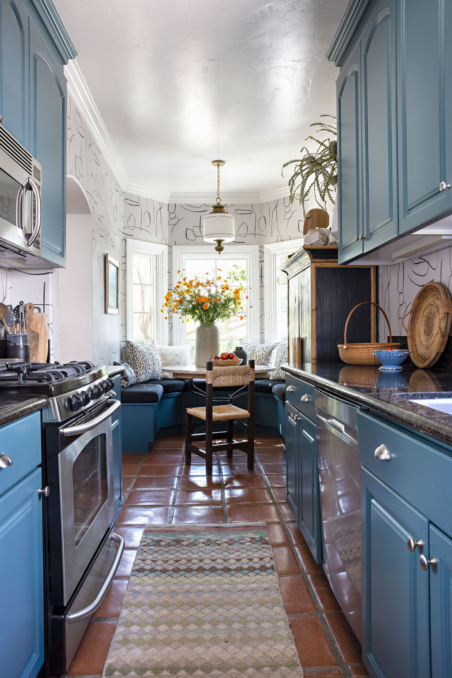 Bold Blue Kitchens That Are at the Height of Good Taste