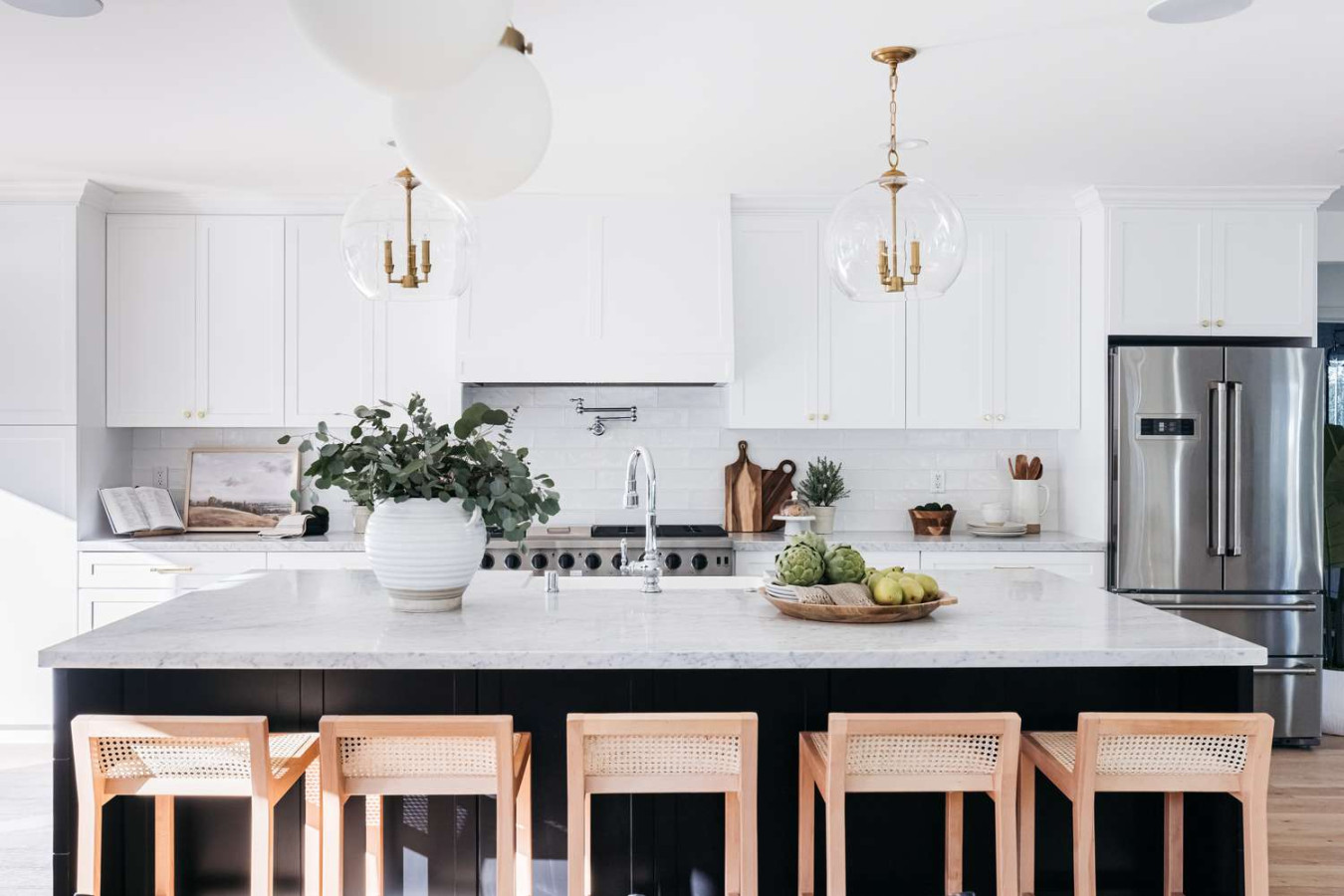 Chic and Stylish White Kitchen Cabinet Ideas
