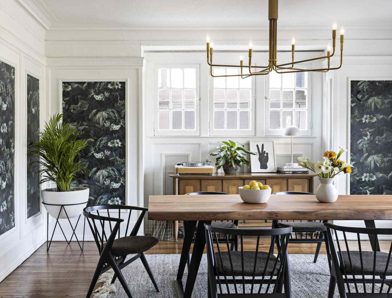 Dining Room Decor Ideas For a Stylish Entertaining Space